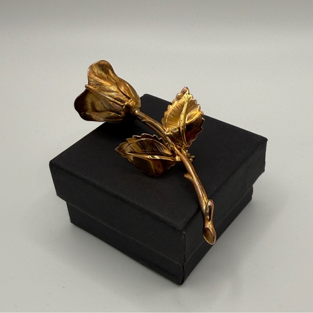 VTG Signed Giovanni Gold-Tone Rose Brooch.